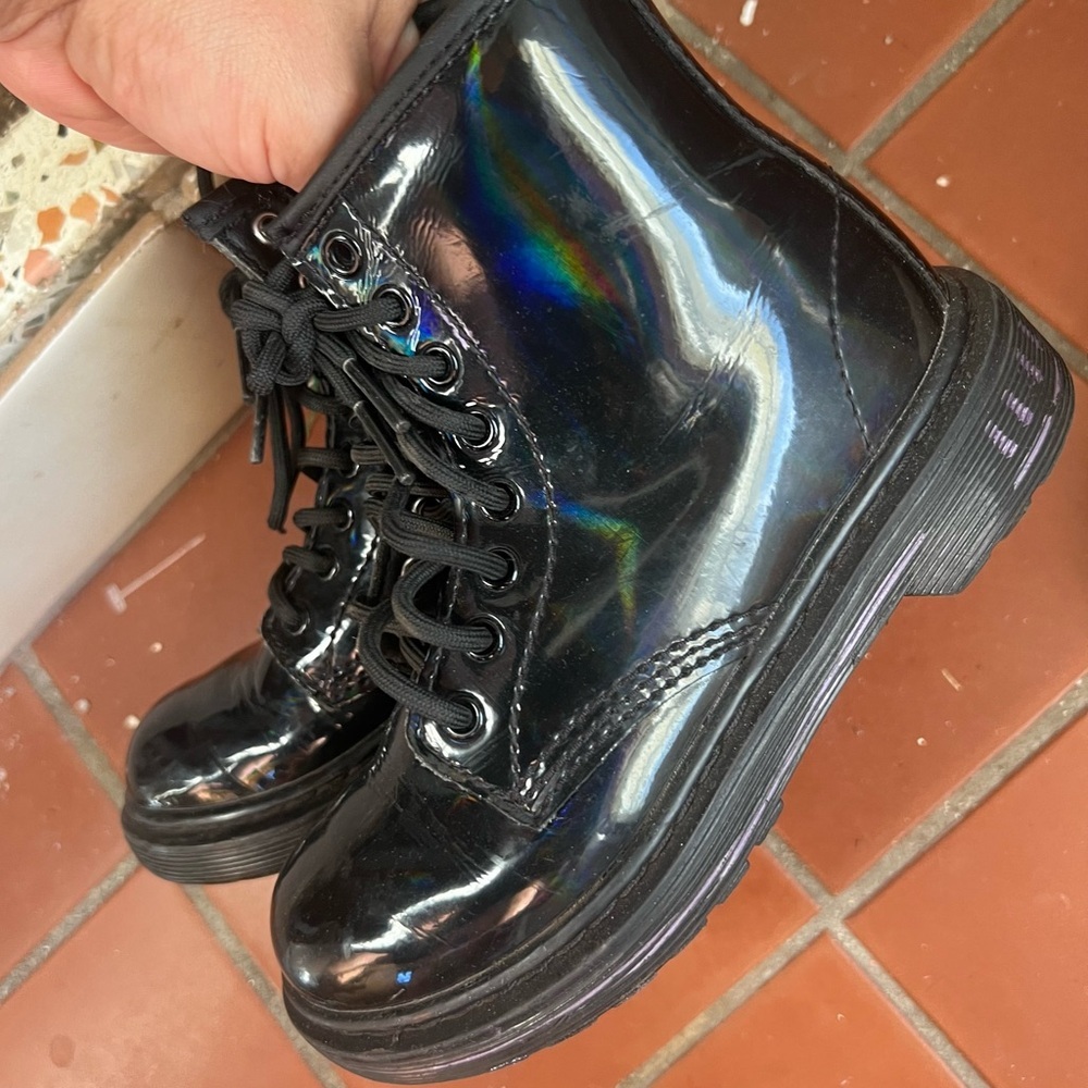 DOC MARTEN JR PATENT LEATHER‎ LACE UP BOOTS 1460 black stitch toddler